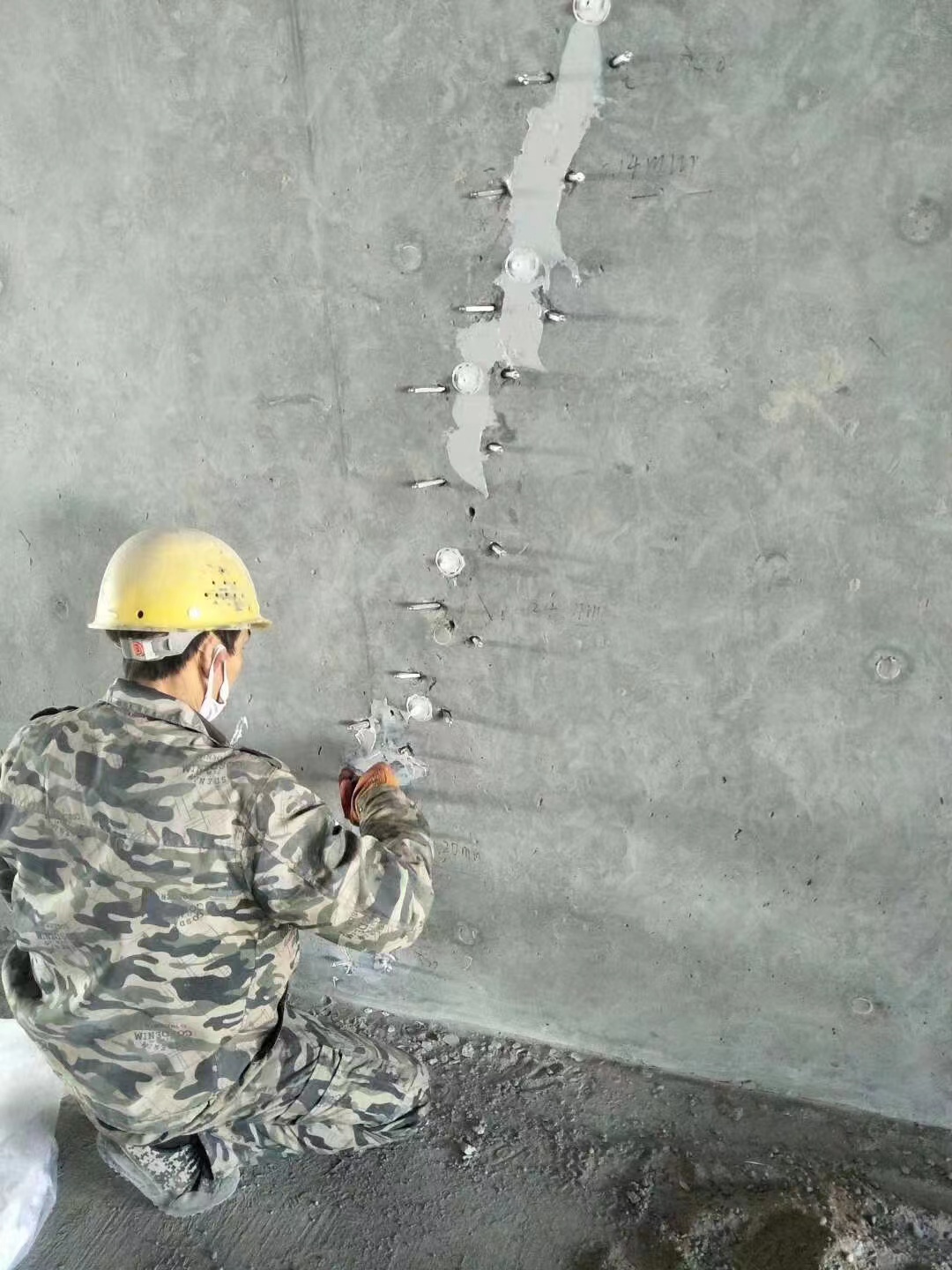 肥西混凝土楼板裂缝加固施工的方案